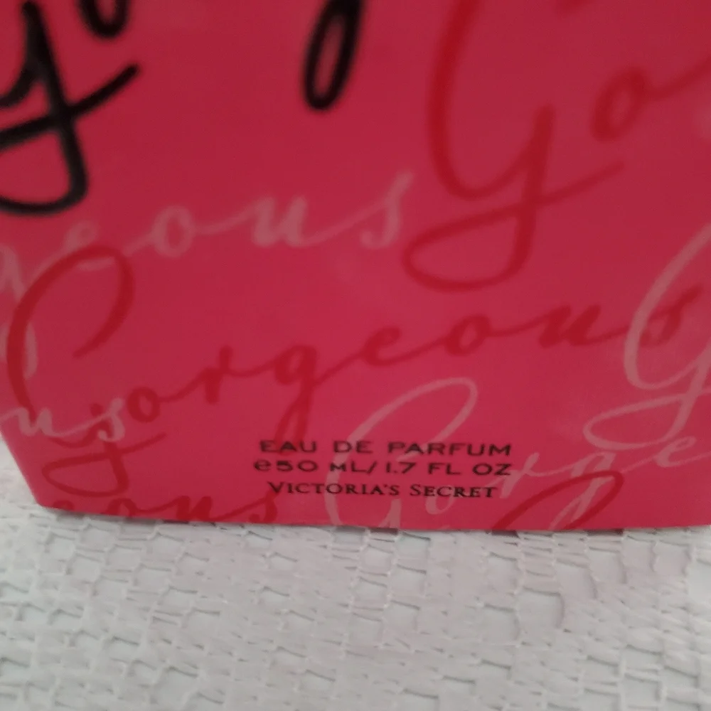 Victoria's Secret Gorgeous  EAU de Parfum 1.7 fl oz / 50 ml. - Picture 6 of 10